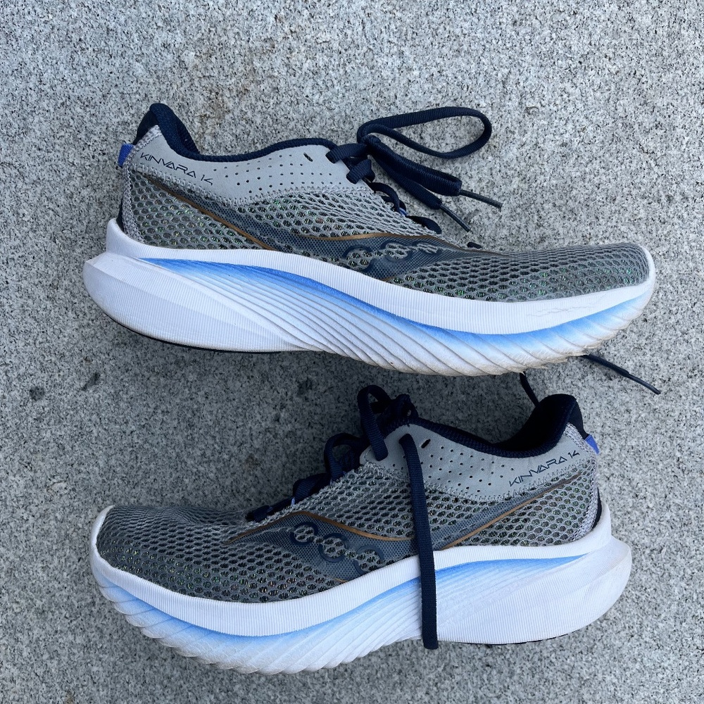 Saucony size 8 women’s running sneakers Kinvara